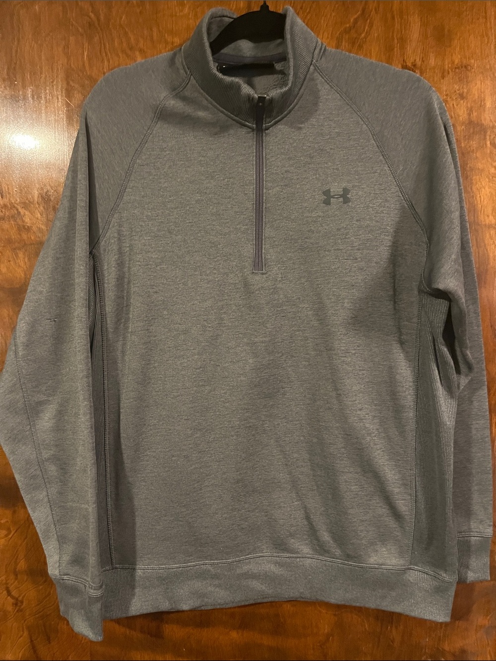 Under Armour Men's Charcoal Quarter-Zip Lightweight quarter zip